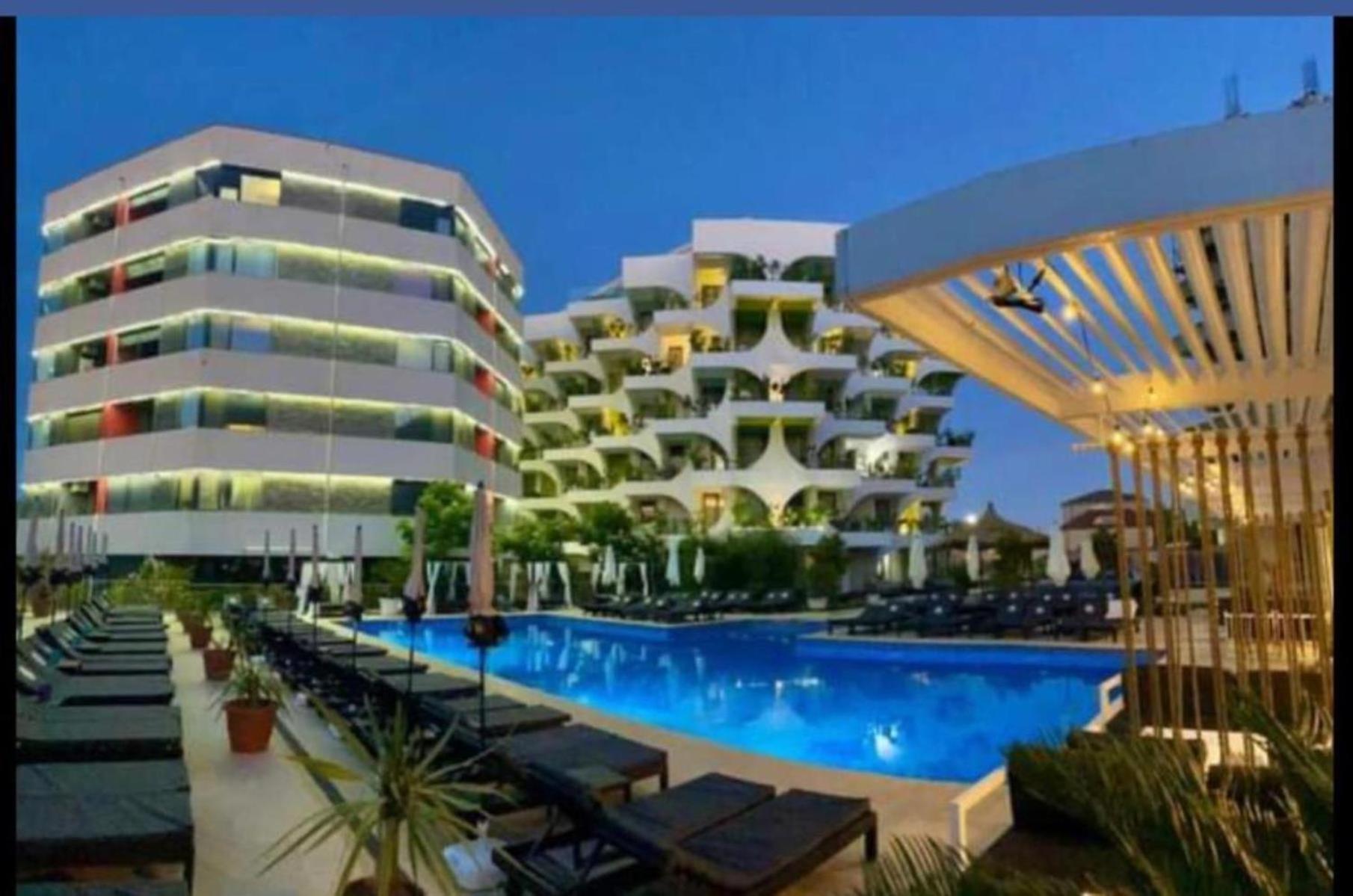 Thomas Luxury Apartment Năvodari Exteriör bild