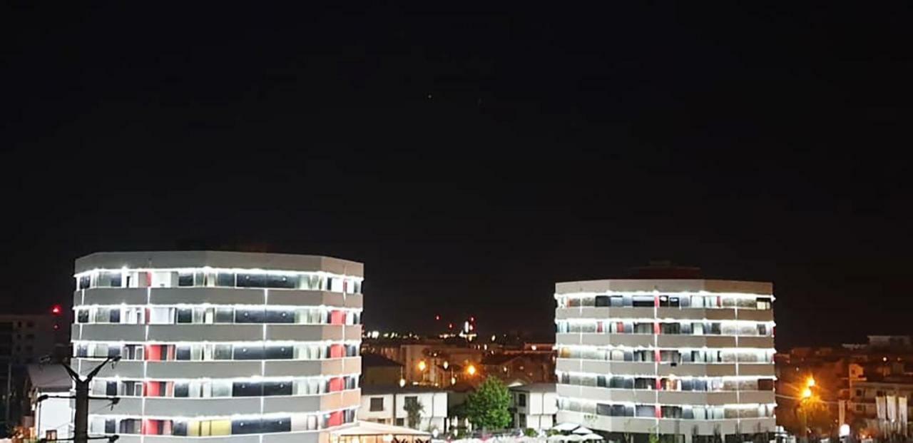Thomas Luxury Apartment Năvodari Exteriör bild